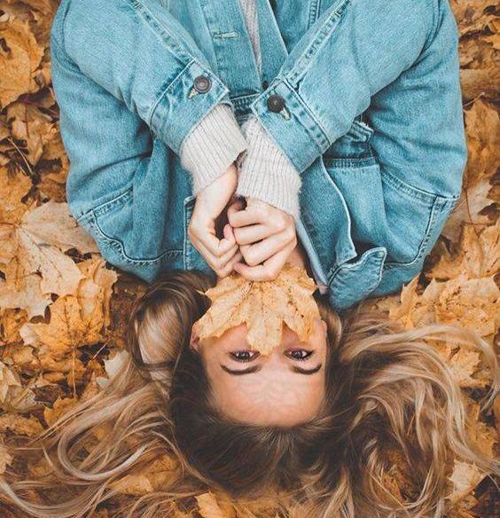 عکس ژست عکاسی در طبیعت پاییز
