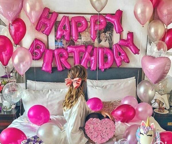 ژست عکس تولد لاکچری