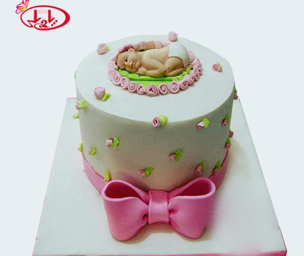 عکس نی نی روی کیک تولد