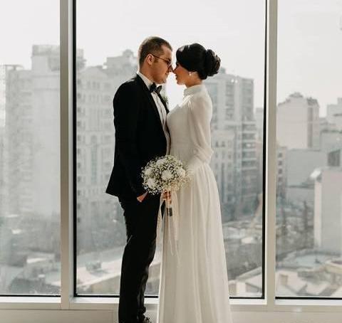 ژست عکس آتلیه عروس و داماد