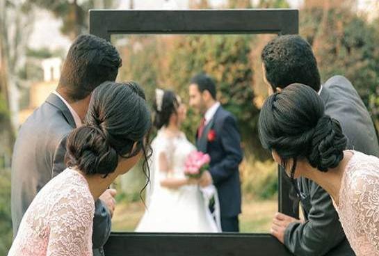 ژست عکس عروس و داماد با ساقدوش