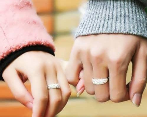 ژست عکس عروس و داماد با حلقه