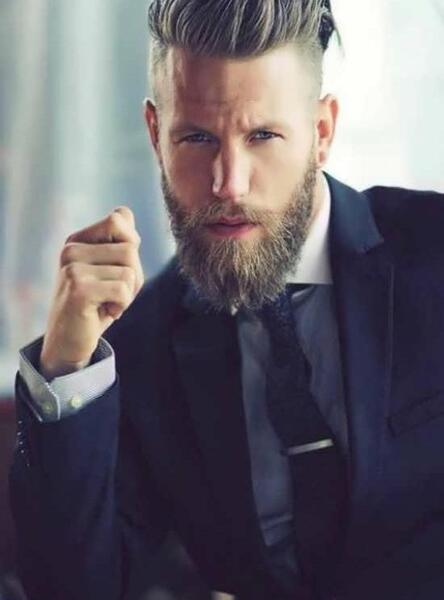 ژست عکس ارایشگری مردانه