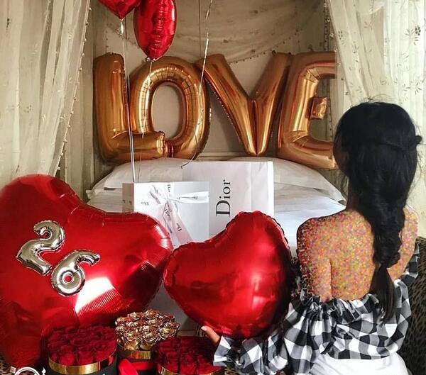 ژست عکس تولد تو خونه
