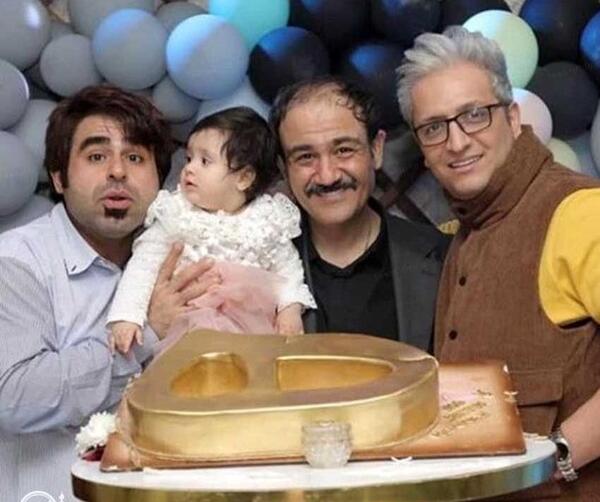 ژست عکس تولد خانوادگی در منزل