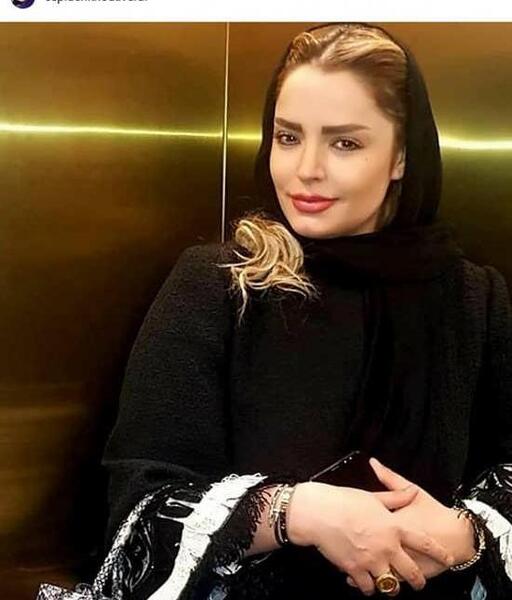 ژست عکس در آسانسور