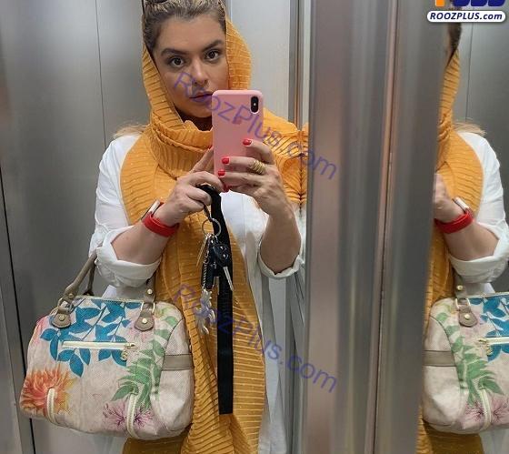 ژست عکس در آسانسور