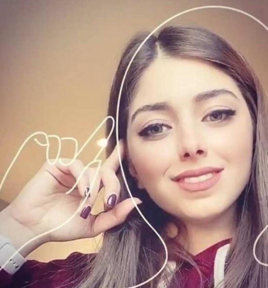 ژست عکس سلفی دخترانه لاکچری