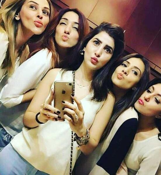 ژست عکس سلفی چند نفره
