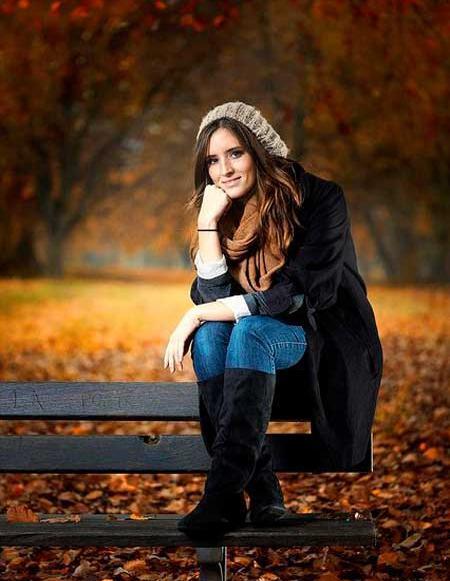 عکس ژست عکاسی دخترانه روی مبل