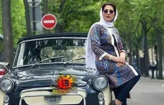 ژست عکس با ماشین پراید