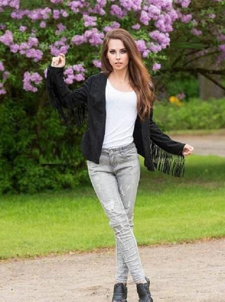 عکس ژست عکاسی دخترانه در طبیعت بهاری