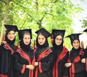 عکس ژست فارغ التحصیلی