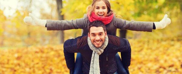 انواع ژست عکس پاییزی