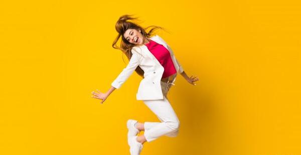 عکس ژست عکاسی دخترانه در اتلیه