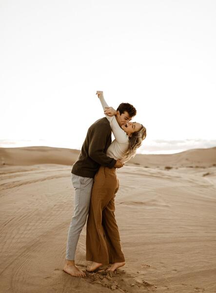 ژست عکس دونفره در کویر