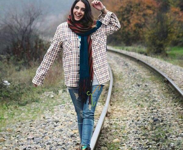 عکس ژست عکاسی دخترانه در ریل قطار