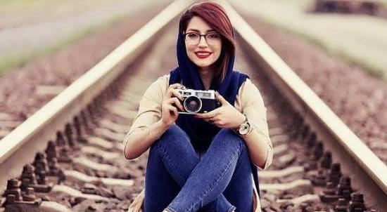 عکس ژست عکاسی دخترانه در ریل قطار