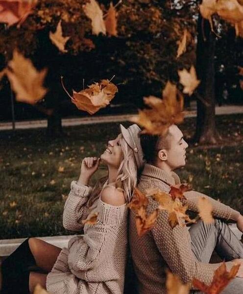 ژست عکس پاییزی دونفره سلفی