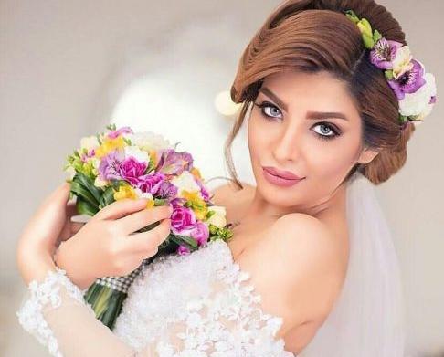 جدیدترین ژست عکس آتلیه عروس و داماد