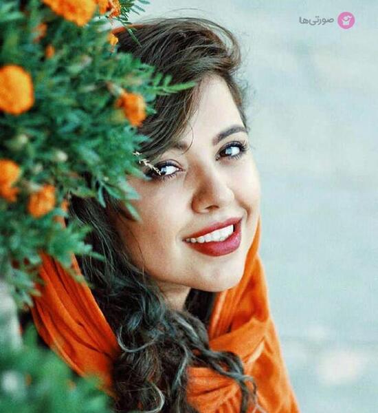 ژست عکس صورت زنانه