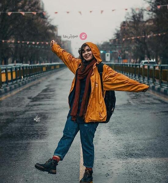 ژست عکس دخترانه در پارک