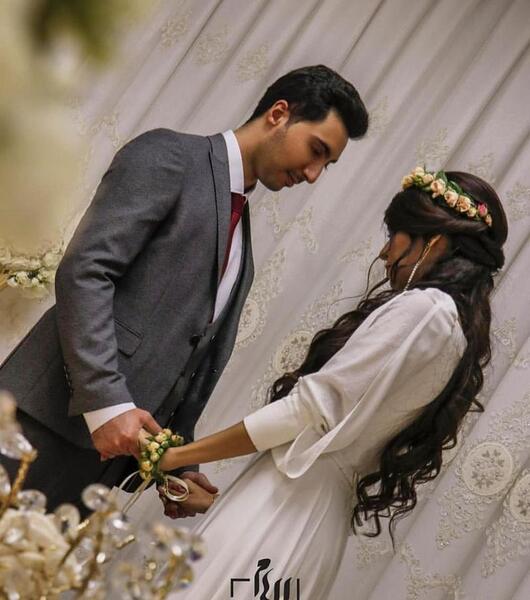 ژست عکس عروس و داماد در خانه