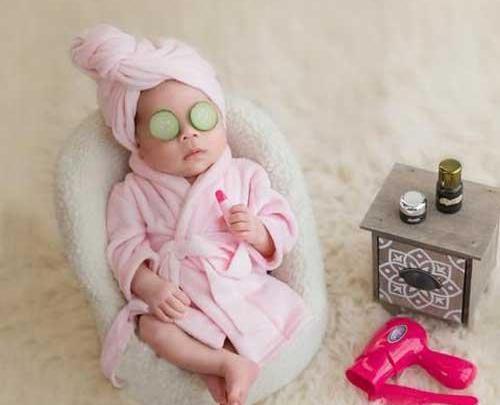 ژست عکس بچه در منزل