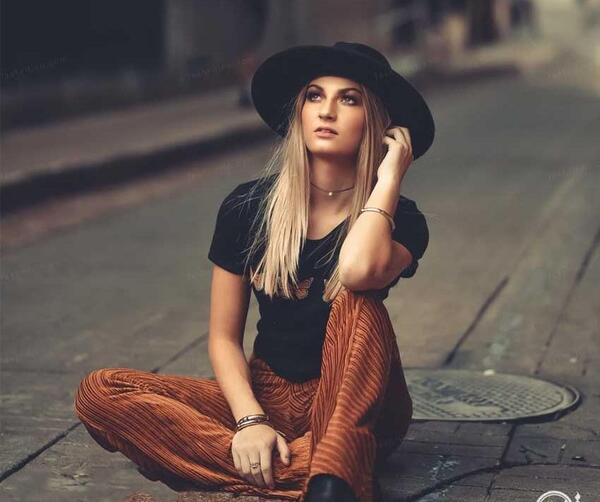 ژست عکس پاییزی با کلاه