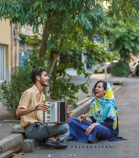ژست عکس خیابانی
