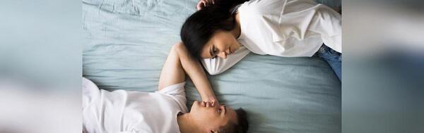 ژست عکس دونفره رو مبل