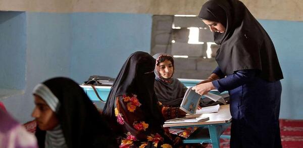 عکس کلاس نهضت سوادآموزی