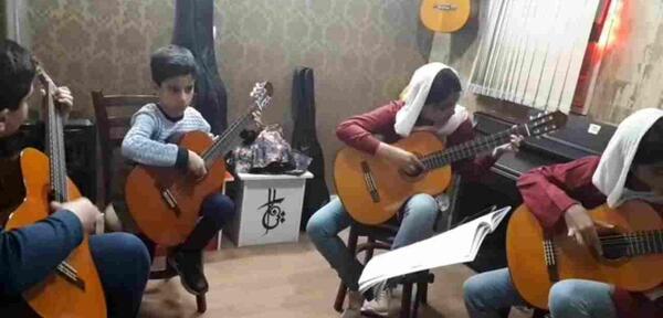 عکس کلاس گیتار