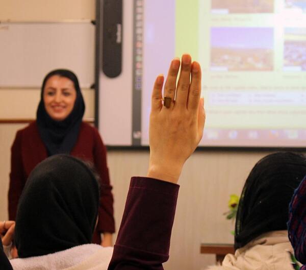 عکس کلاس زبان دخترانه