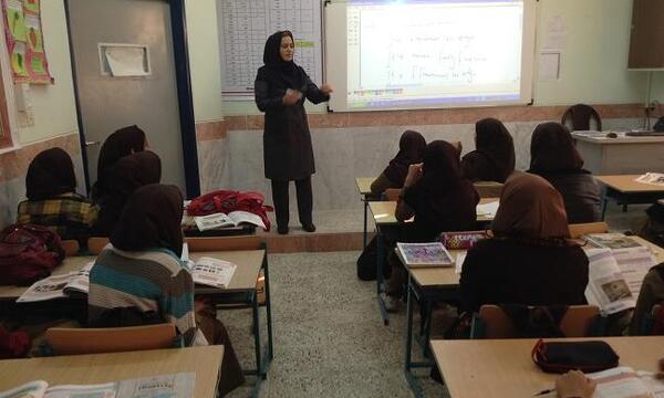 عکس کلاس زبان دخترانه