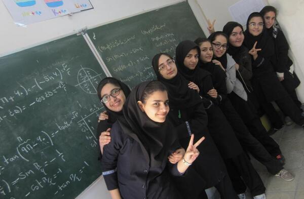 عکس مدرسه دخترانه دبیرستان