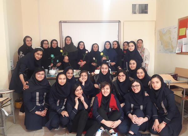 عکس مدرسه دخترانه دبیرستان