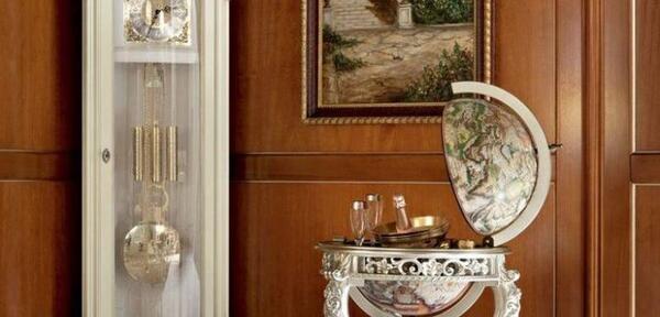 عکس ساعت ایستاده سفید طلایی