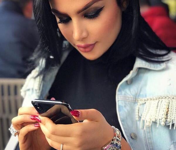 عکس دنیا جهانبخت با چادر