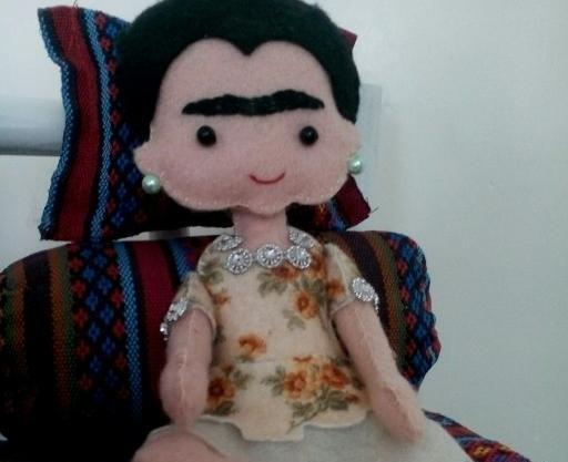 عکس عروسک نشسته نمدی