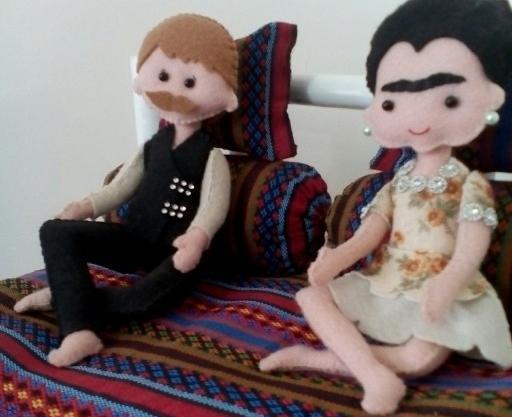عکس عروسک نشسته نمدی