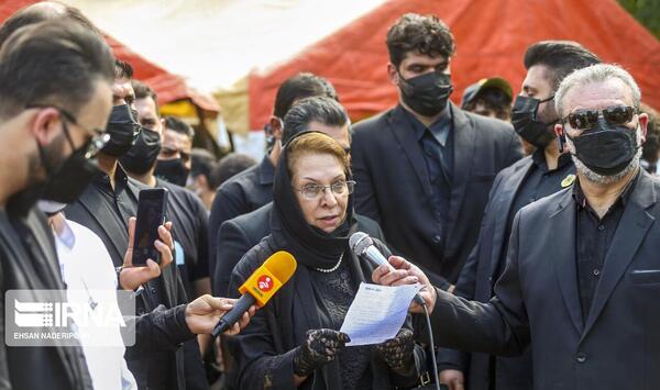 عکس خاکسپاری ارشا اقدسی