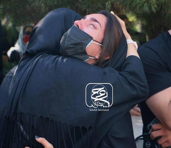 عکس خاکسپاری ارشا اقدسی