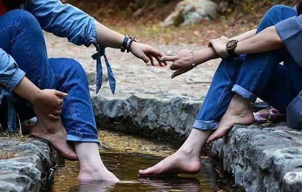 عکس دست دونفره خواهرانه