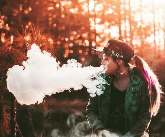 عکس پروفایل دختر تنها با سیگار