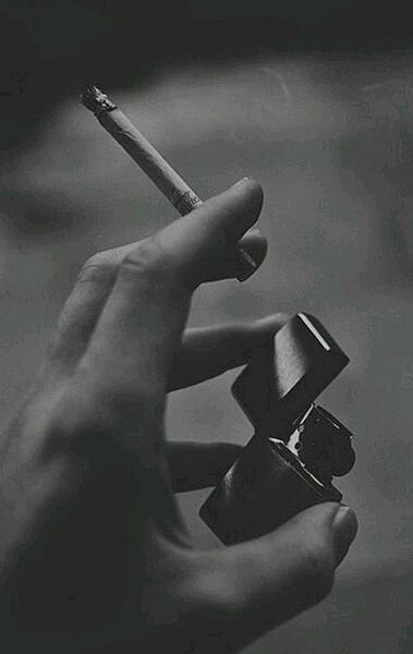 عکس پروفایل دختر تنها با سیگار