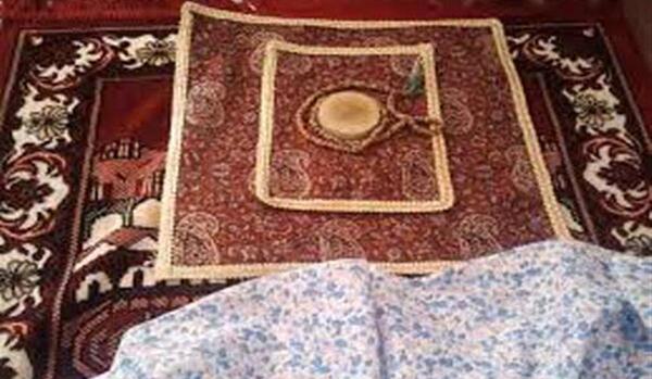 عکس زن در حال نماز
