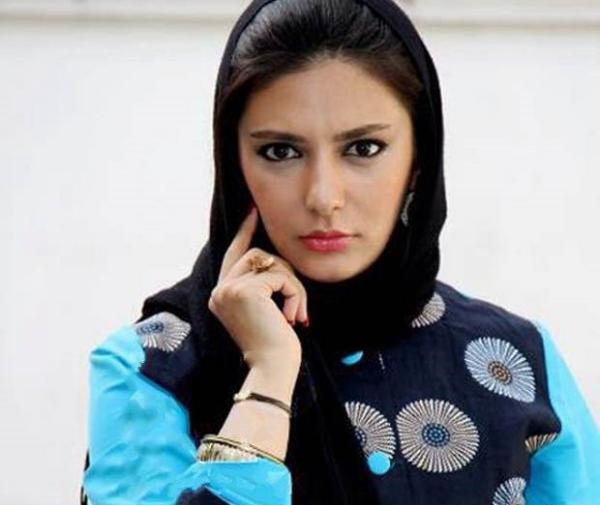 عکس لیندا کیانی کنار دریا