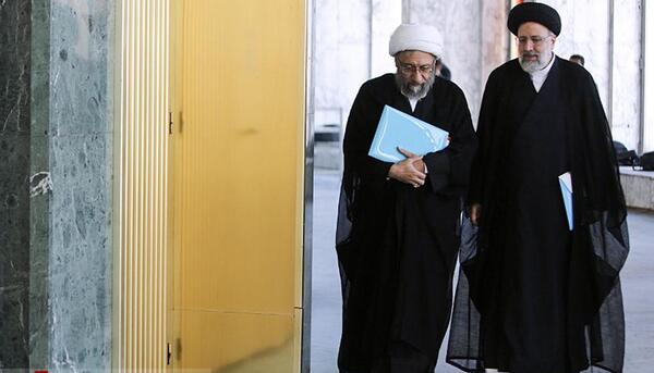 عکس ایستاده رئیسی