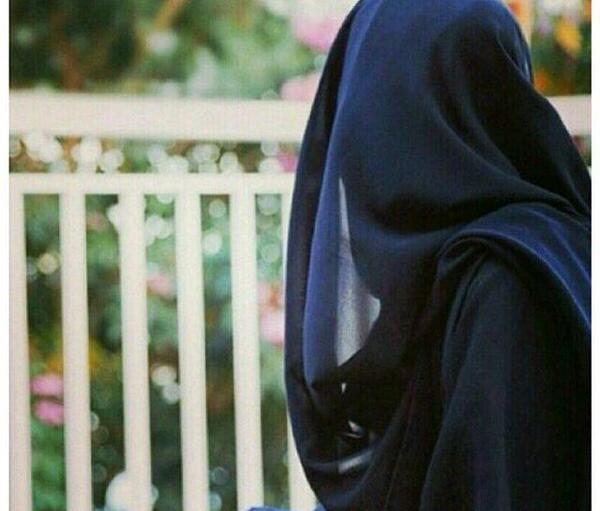 عکس دختر چادری با لبخند
